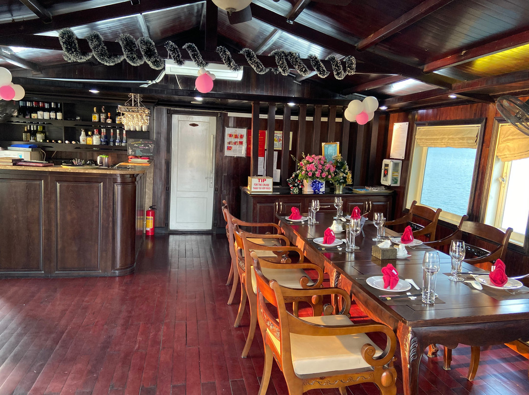 Amira Cruises-下龙湾必去景点