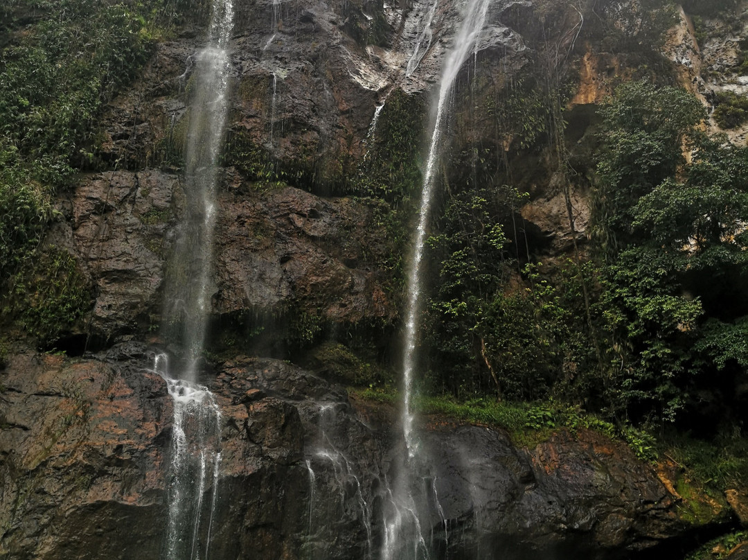 Cunca Rami Waterfall景点图片
