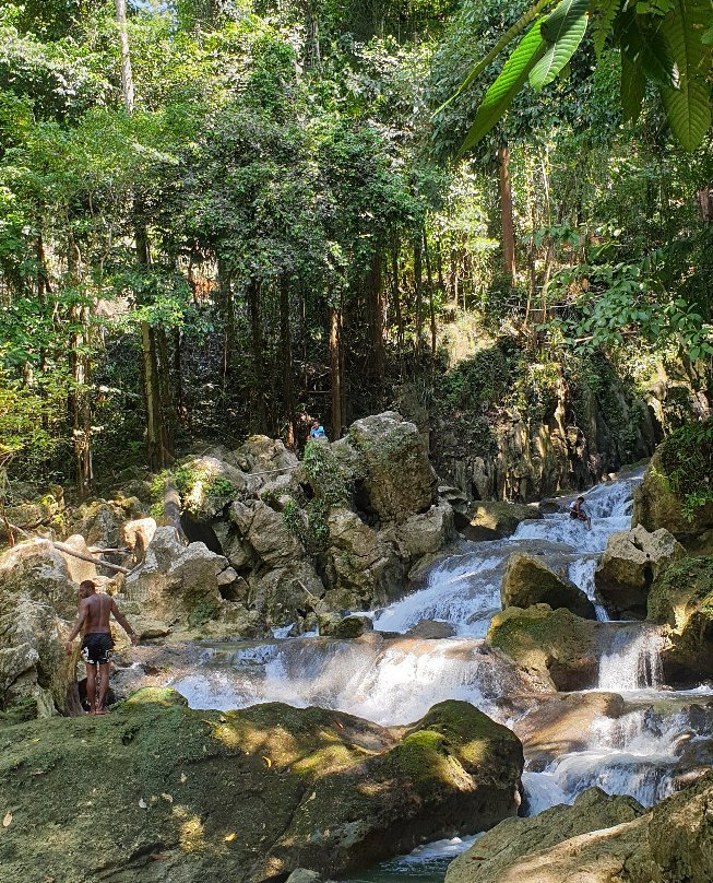 Masriv Korido Waterfall-Supiori Island必去景点