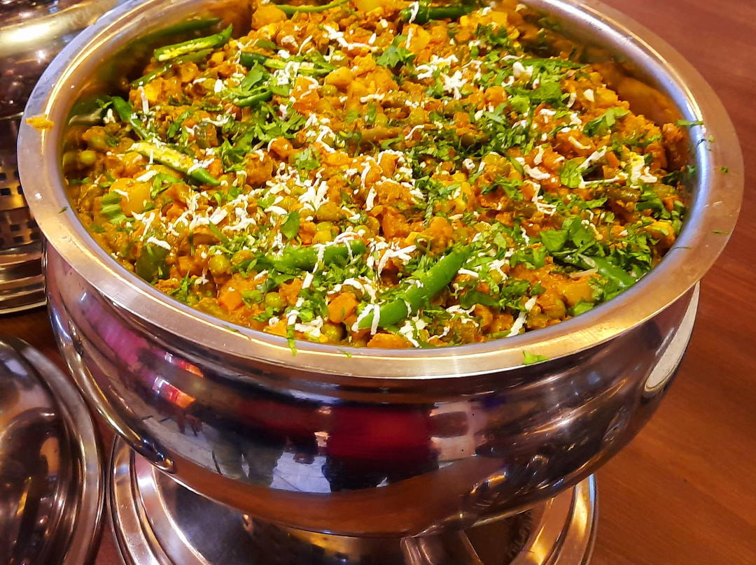 Hotel Raj Golden & Restaurant主图