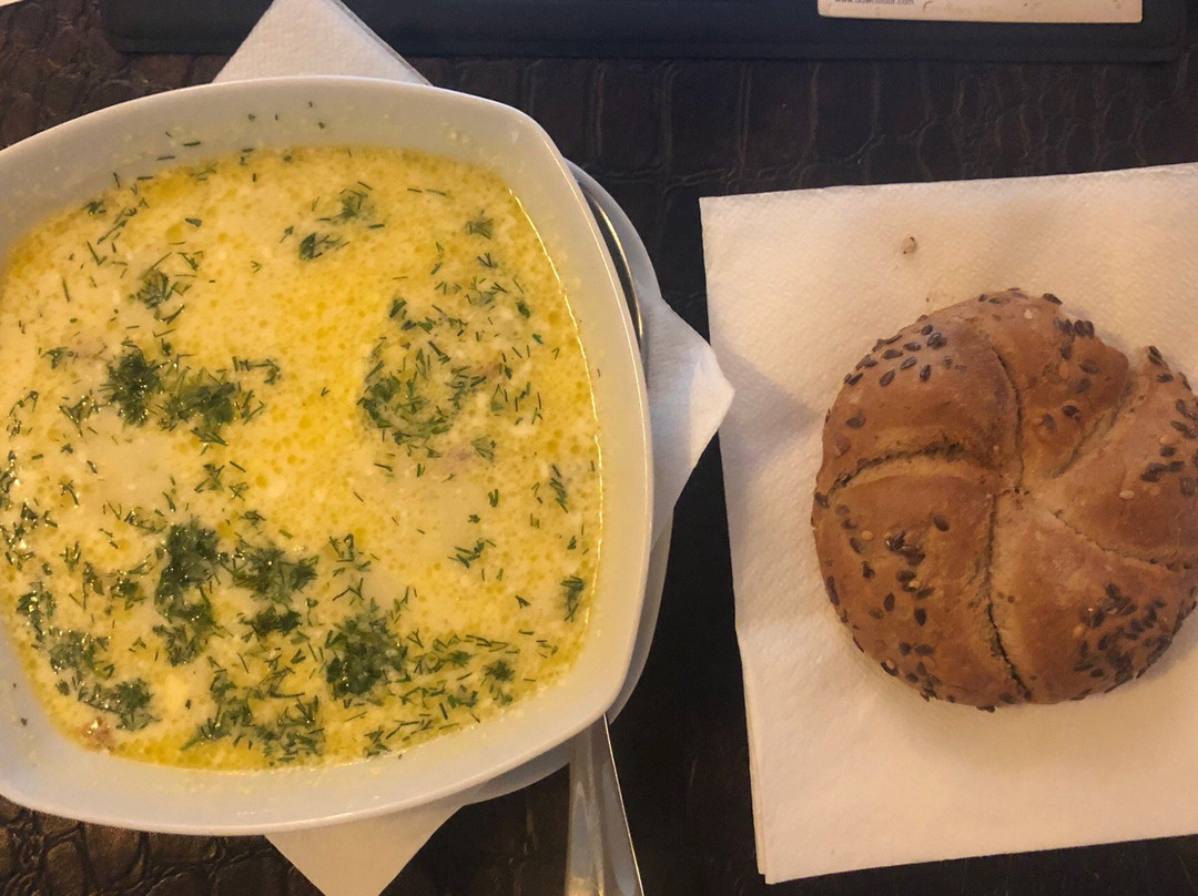 水晶宫酒店主图