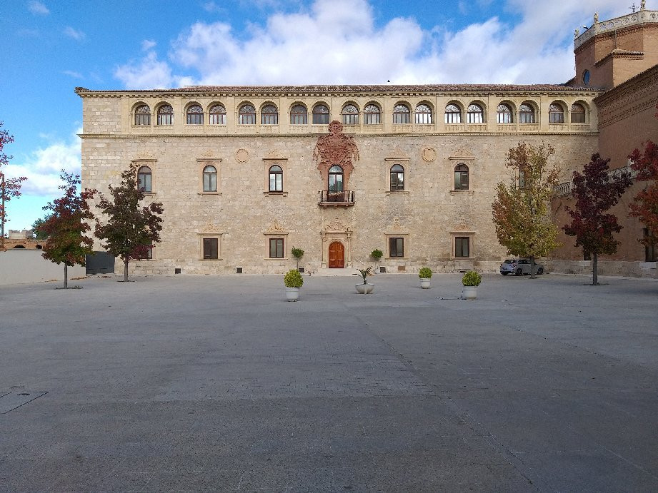 Archbishop Palace-阿尔卡拉-德-哈纳雷斯必去景点