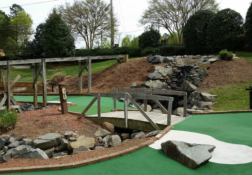 Newell旅游景点-Lost Duffer Miniature Golf