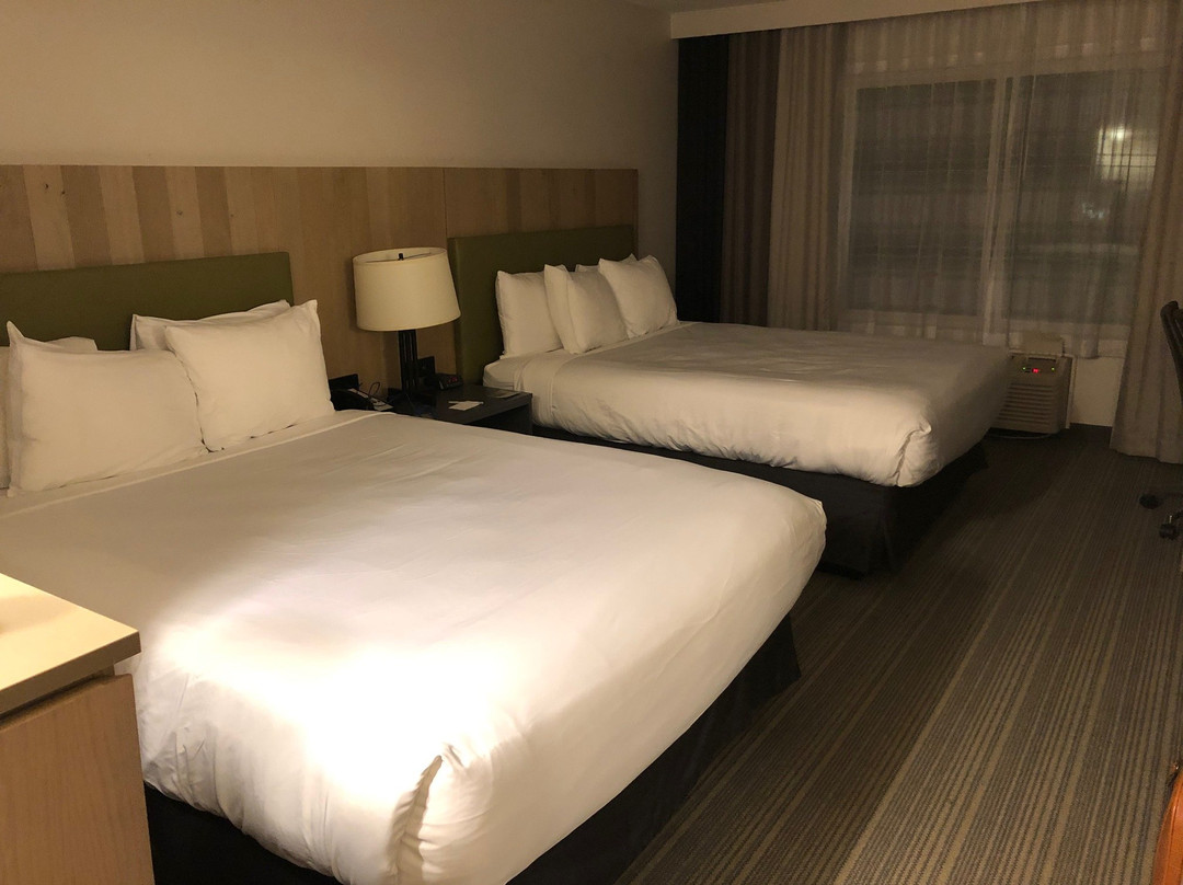 Country Inn & Suites by Radisson, Chippewa Falls, WI主图