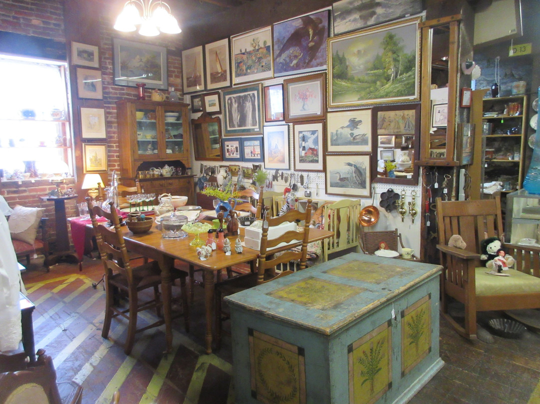 Seneca Cannery Antiques景点图片