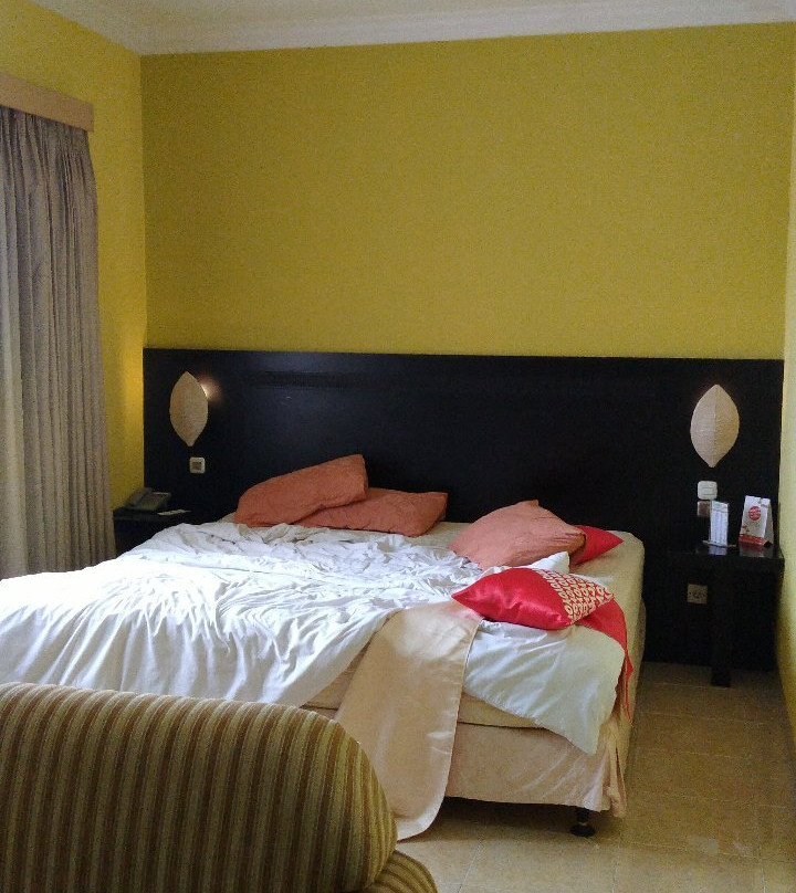Capital O 1010 Isola Resort主图