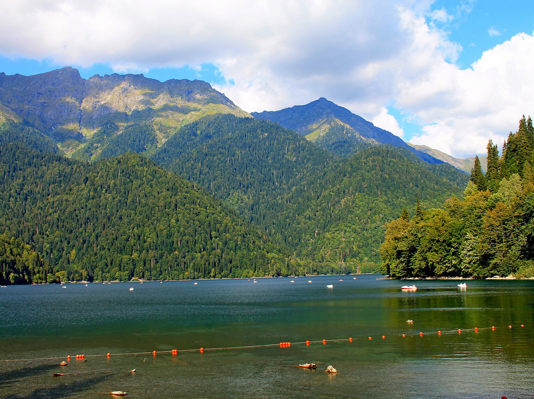 Lake Ritsa景点图片