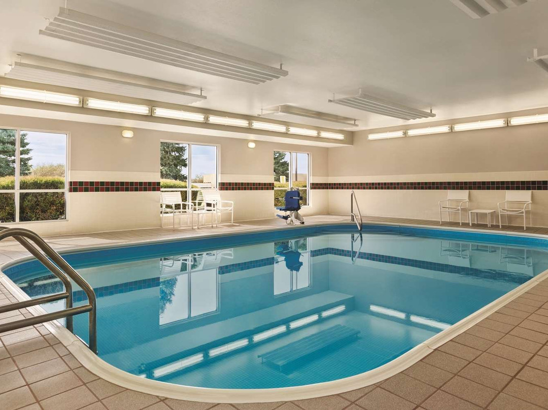 斯普林菲尔德卡尔森江山旅馆&套房酒店主图