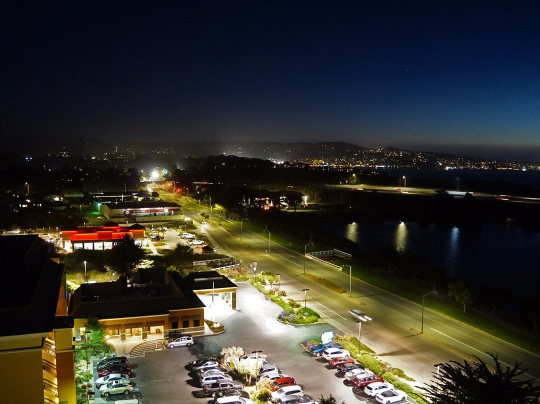 大使蒙特利湾海滨套房酒店主图