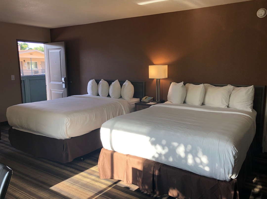 Boulder University Inn主图