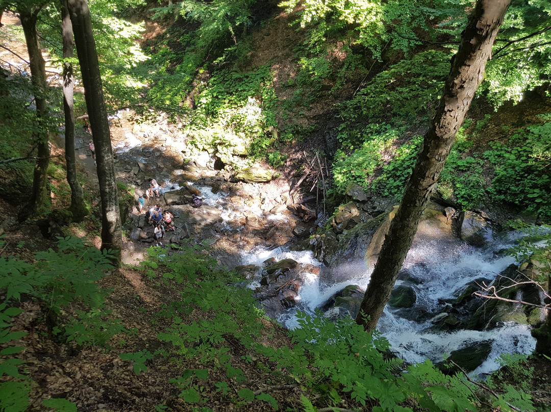 Shypit Waterfall景点图片