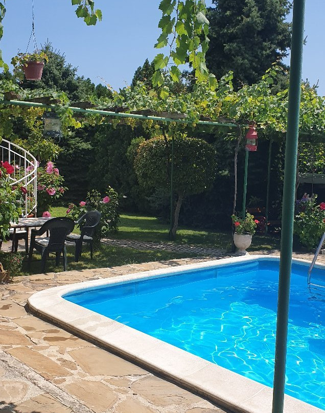 Family Hotel California主图