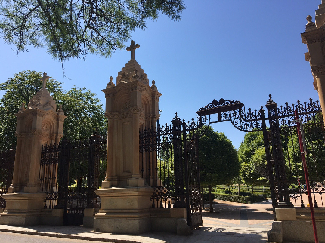Pantheon of the Condesa de la Vega del Pozo景点图片