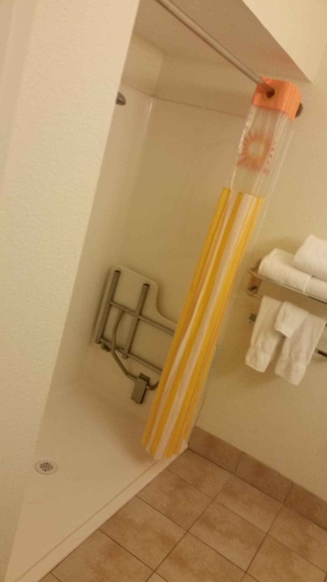 图莱利拉金塔旅馆及套房酒店-浴室