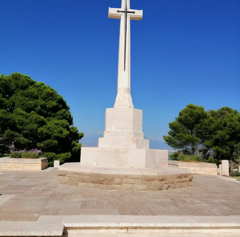Agira Canadian War Cemetery-Agira必去景点