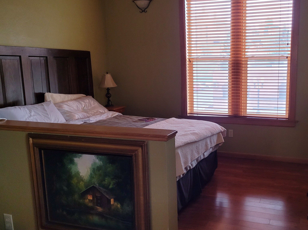 Pintler Suites