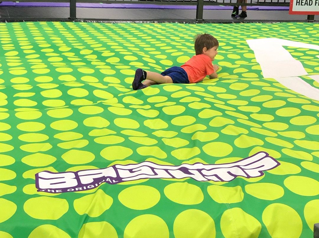 Air Insanity Indoor Trampoline Park-罗切斯特必去景点