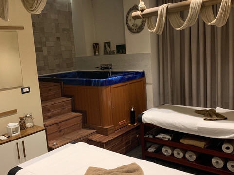 Deluxe Spa & Massage-地拉那必去景点