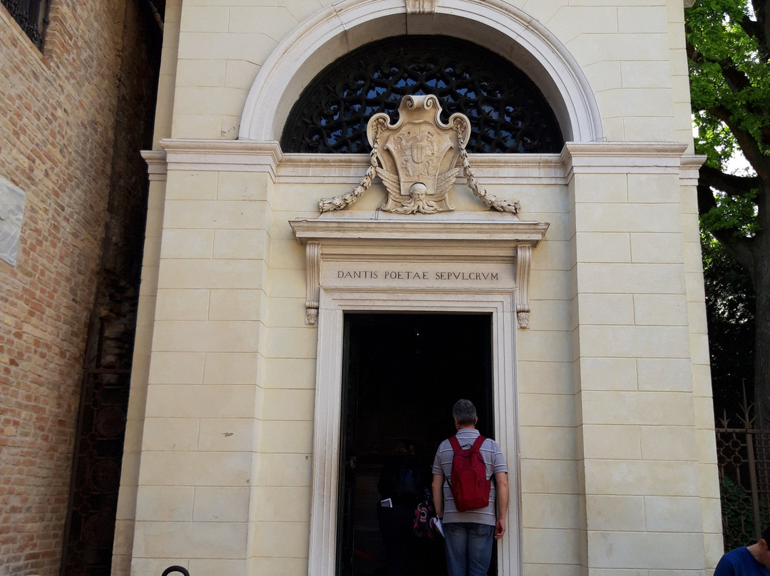 Dante's tomb and Quadrarco of Braccioforte景点图片