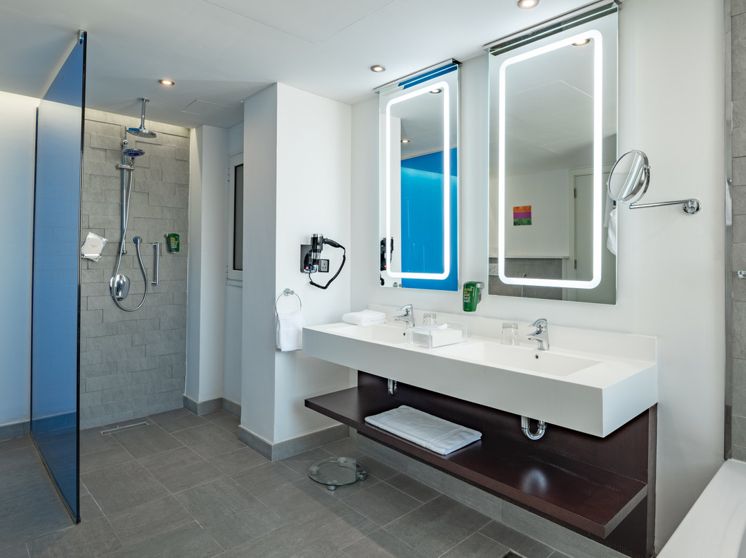 Radisson Hotel & Apartments Dammam Industrial City主图