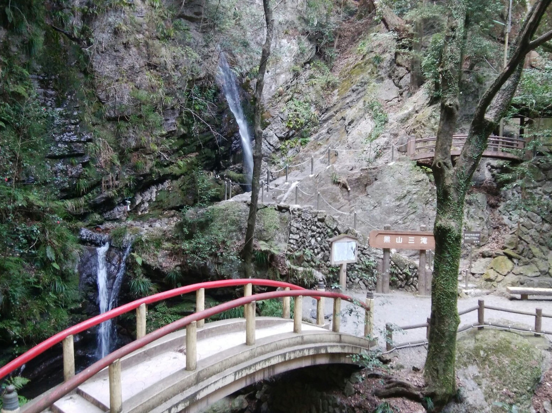Kuroyama Santaki Falls景点图片