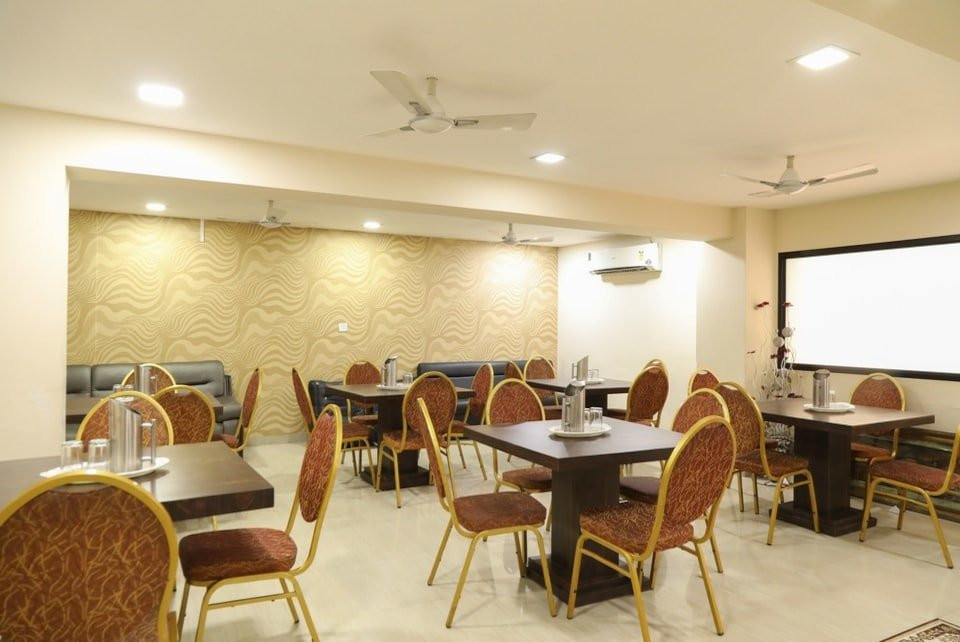 OYO Flagship 14060 Orient Inn Sadar主图