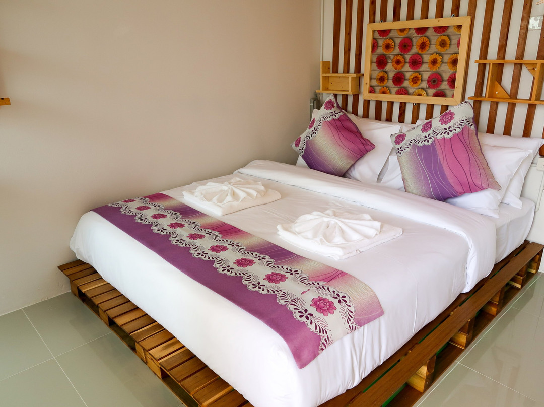 Baan URT Suratthani Airport Hotel主图