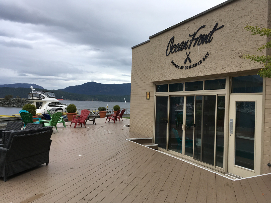 考伊琴湾海滨套房酒店主图