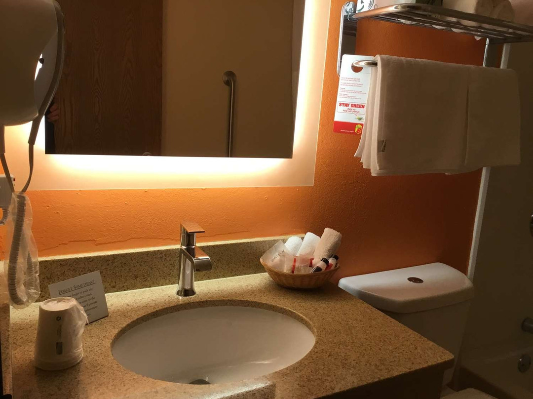 Super 8 by Wyndham Sanford Kennebunkport Area主图