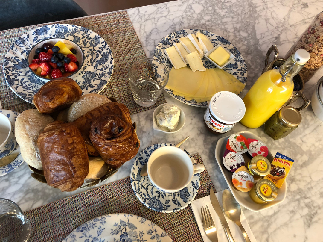 Arthur and James主图