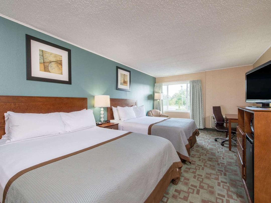 Ramada By Wyndham Vineland Millville Area主图