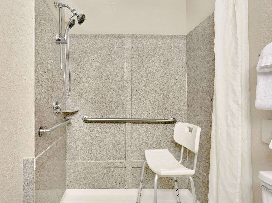 Super 8 by Wyndham Hillsville主图