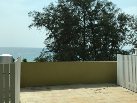 普吉岛安达海滨酒店主图