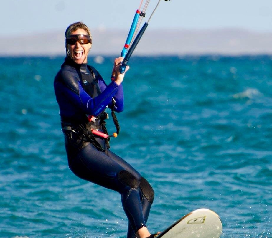 Girl On A Board Kite School景点图片