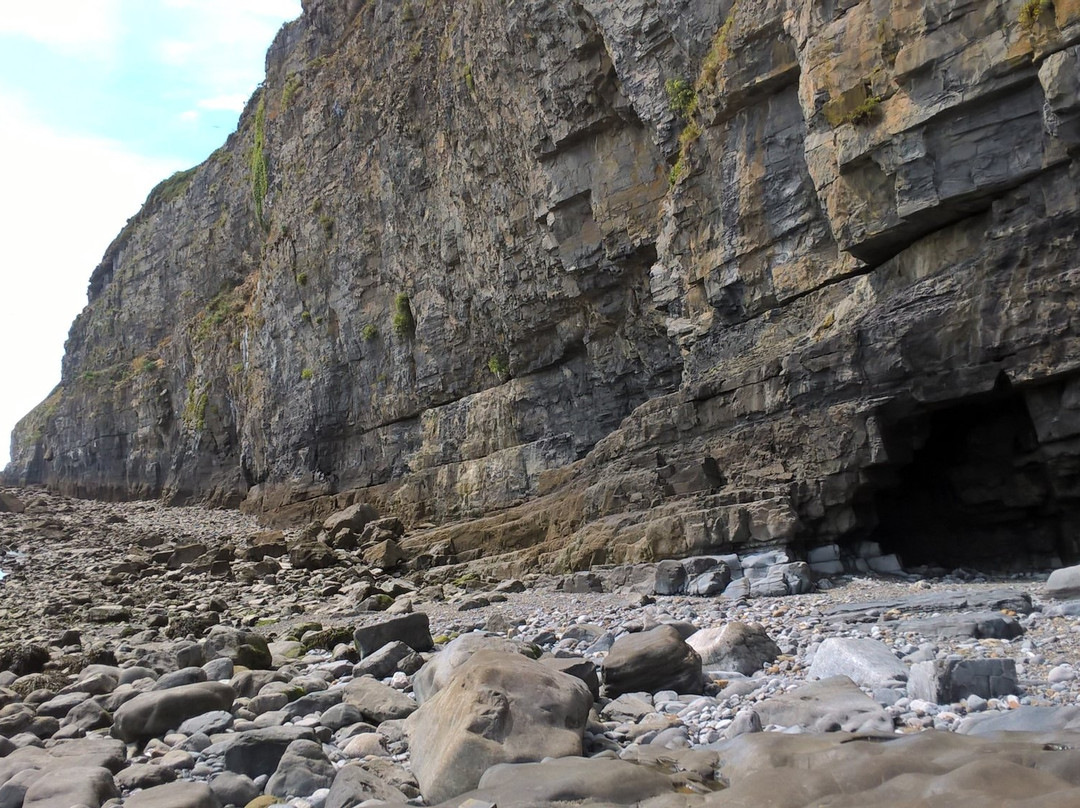 National Trust - Ragwen Point Caves景点图片