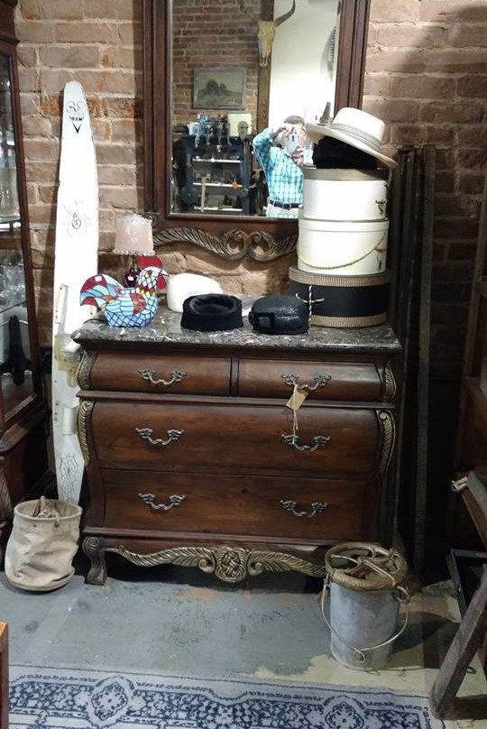 Bob's Antiques景点图片
