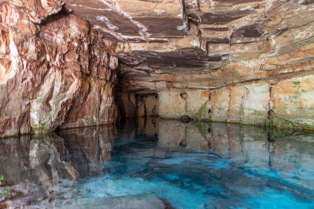 Caverna Aroe-Jari e Gruta da Lagoa Azul景点图片