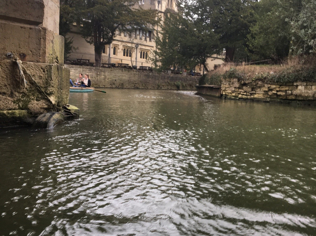 Magdalen Bridge Boathouse - Punting Tours-牛津必去景点