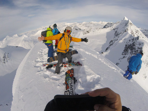 Alaska Snowboard Guides-瓦尔迪兹必去景点