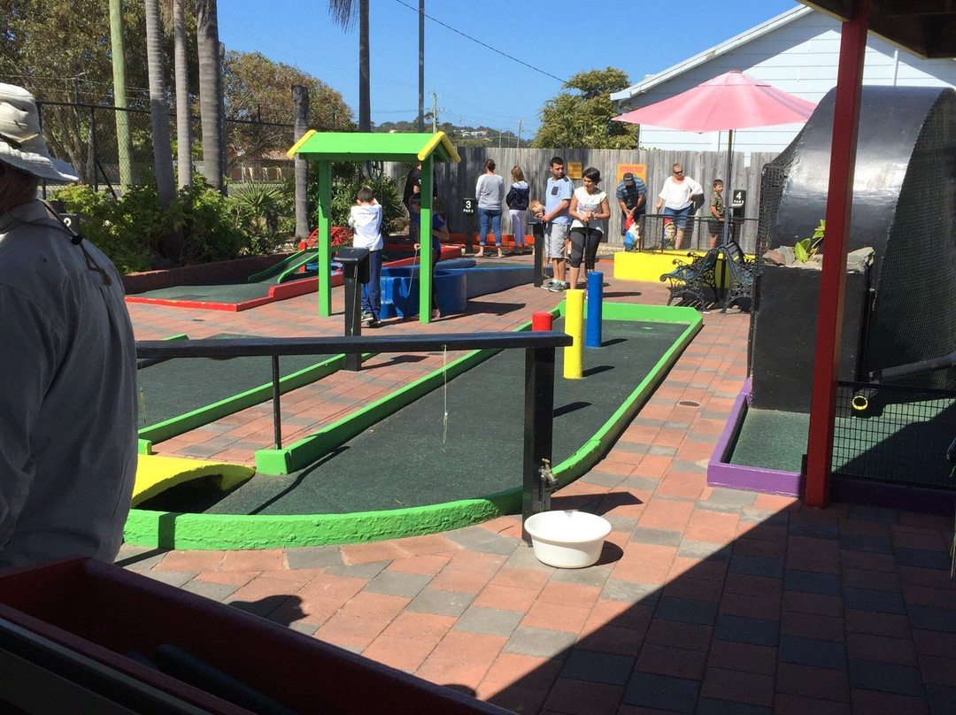 Lakes Entrance Mini Golf and Trampolines-莱克斯恩特伦斯必去景点