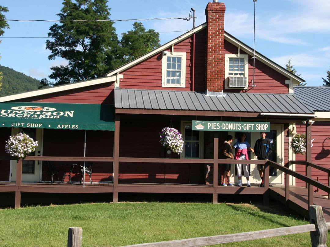 Gunnison Lakeshore Orchards景点图片