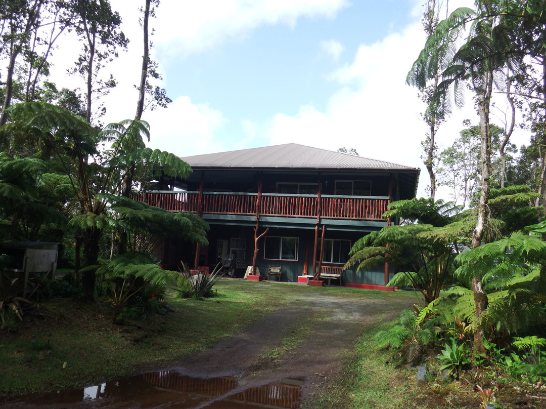 阿洛哈火山口旅馆和熔岩隧道