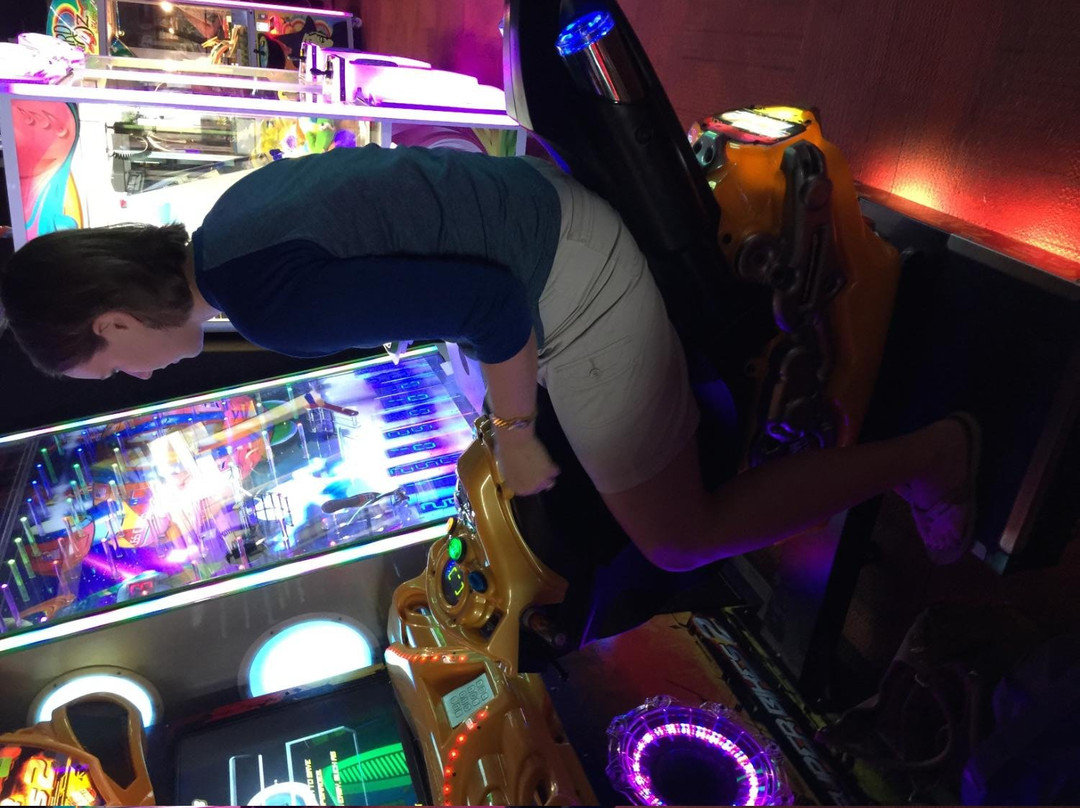 Frank Theatres CineBowl & Grill-布莱克斯堡必去景点