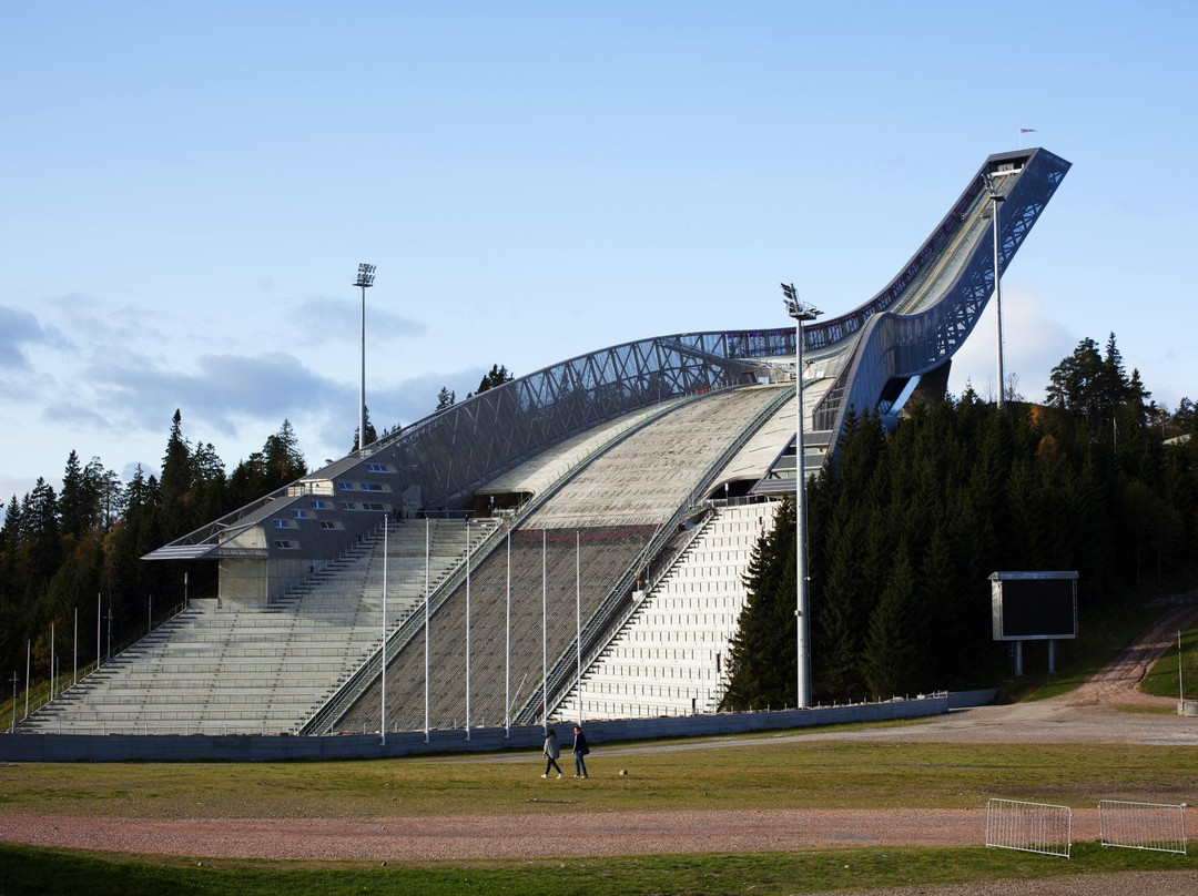 霍尔门科伦滑雪博物馆及滑雪跳台大厦景点图片