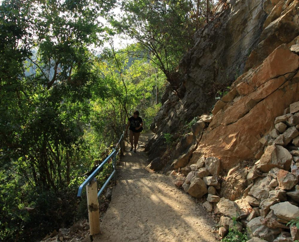 Tham Piu Cave-Xieng Khouang必去景点