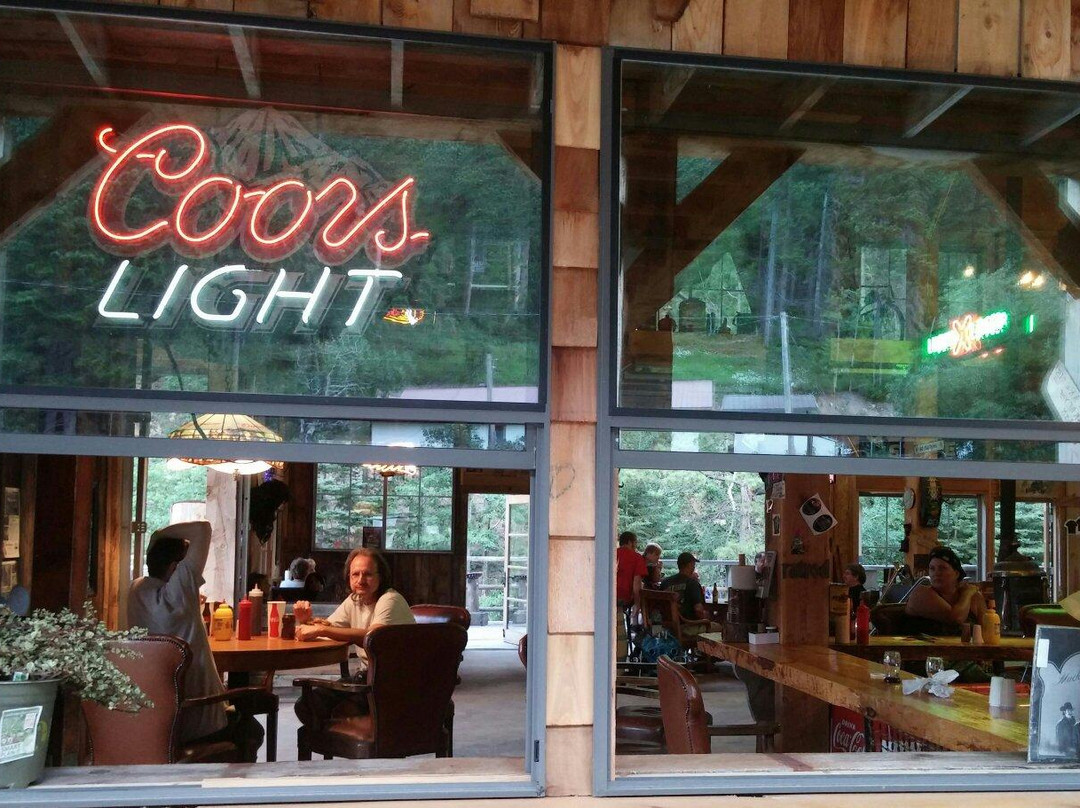 Lead餐馆和美食-Boars Nest