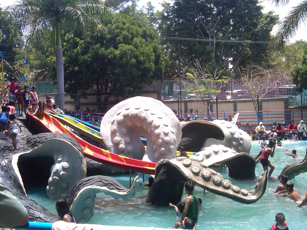 Sumbersekar旅游景点-Sengkaling Recreational Park