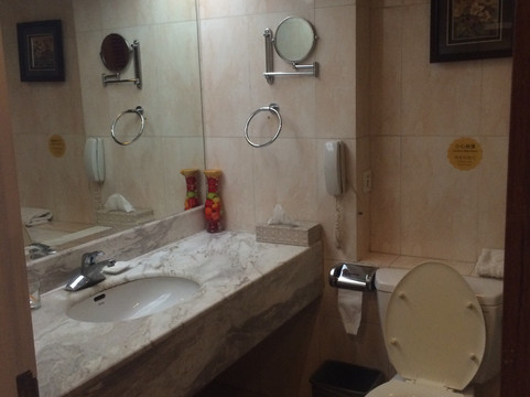 亚丁湾商务酒店主图