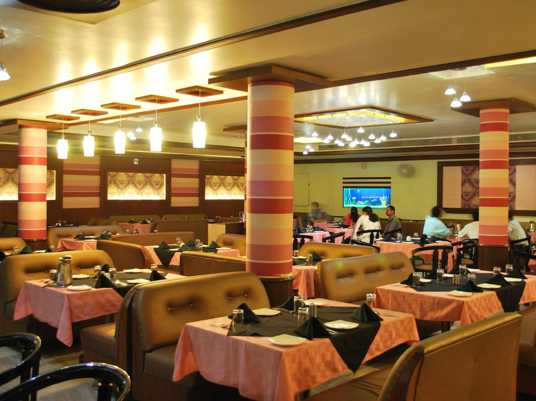 赖布尔餐馆和美食-Girnar Restaurant