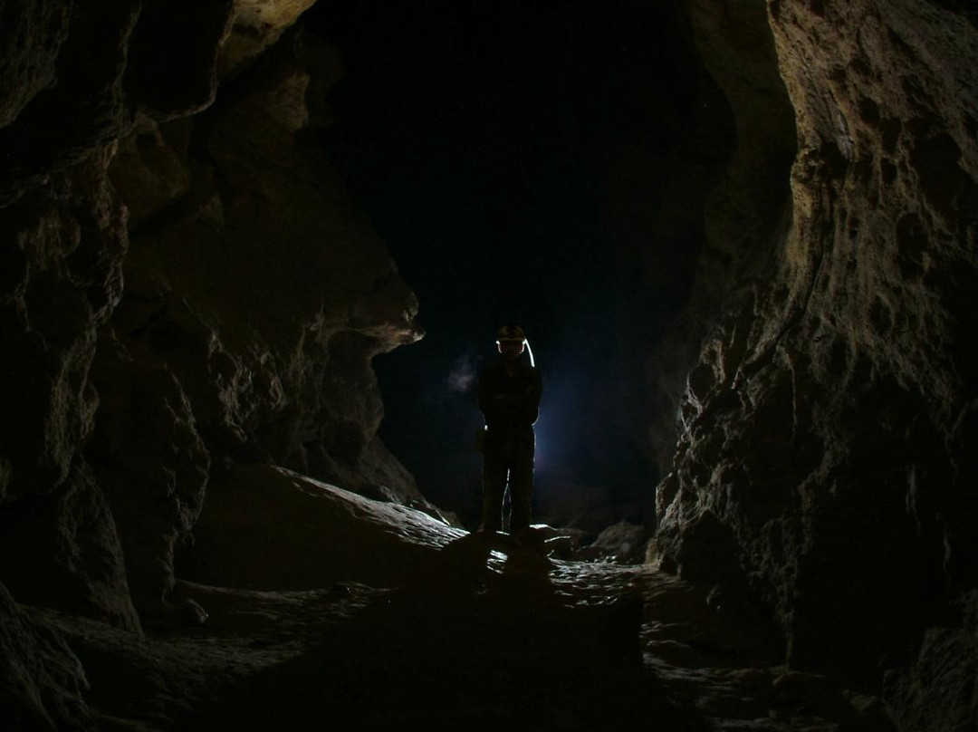 Caving Under Budapest-布达佩斯必去景点